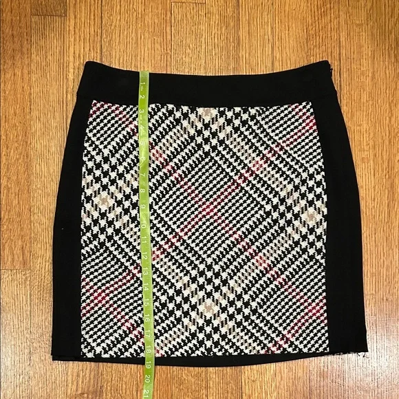 White House Black Market Black and White Plaid Women's Skirt Size 8 - Picture 7 of 10